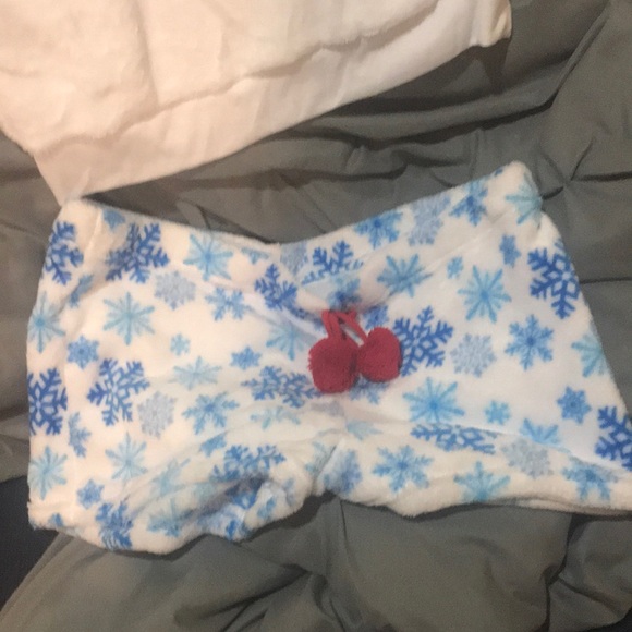 Super Soft Cold Outside PJ Set - Picture 3 of 6